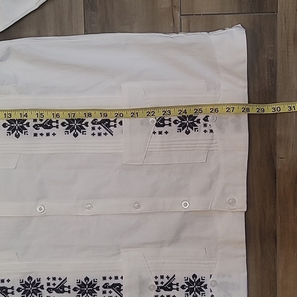 Shuudi brand Mexican linen men's vacation shirt white with navy blue embroidery - Picture 16 of 17